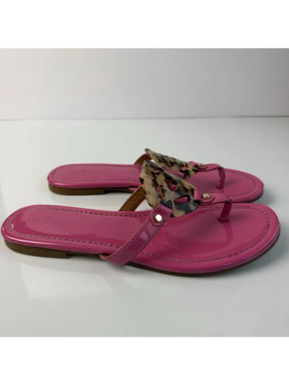 J. McLaughlin Lucy Pink Patent Leather Tortoise Medallion Thong Sandals Size 8.5
